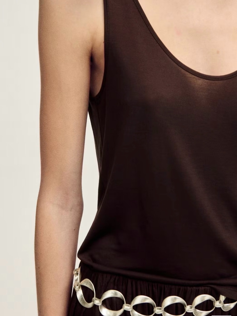 Sleeveless Scoop Neck Tank Top - Chocolatr Brown fluid fabric